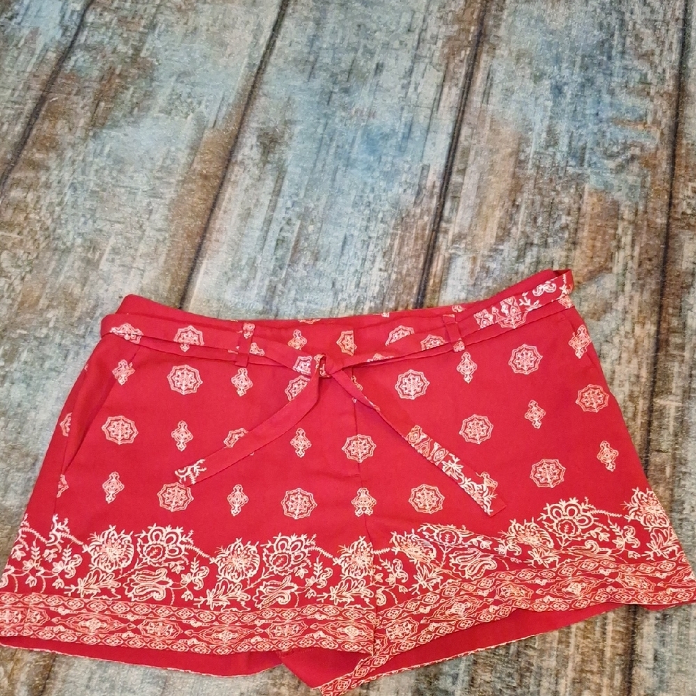 Red and White Belted Shorts with Paisley Print. NWOT Size 8P